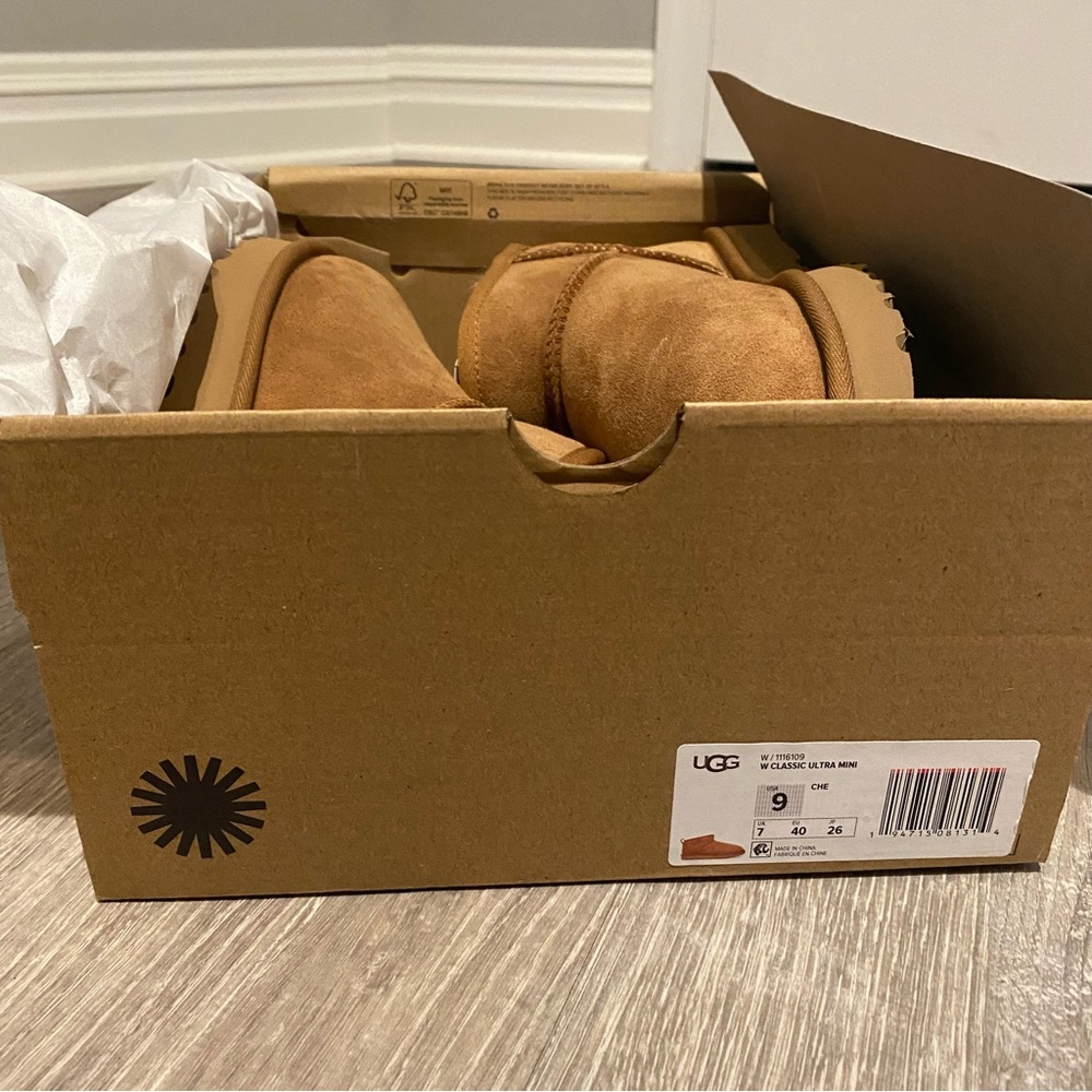 Uggs classic ultra minis NEW IN BOX - Picture 10 of 11